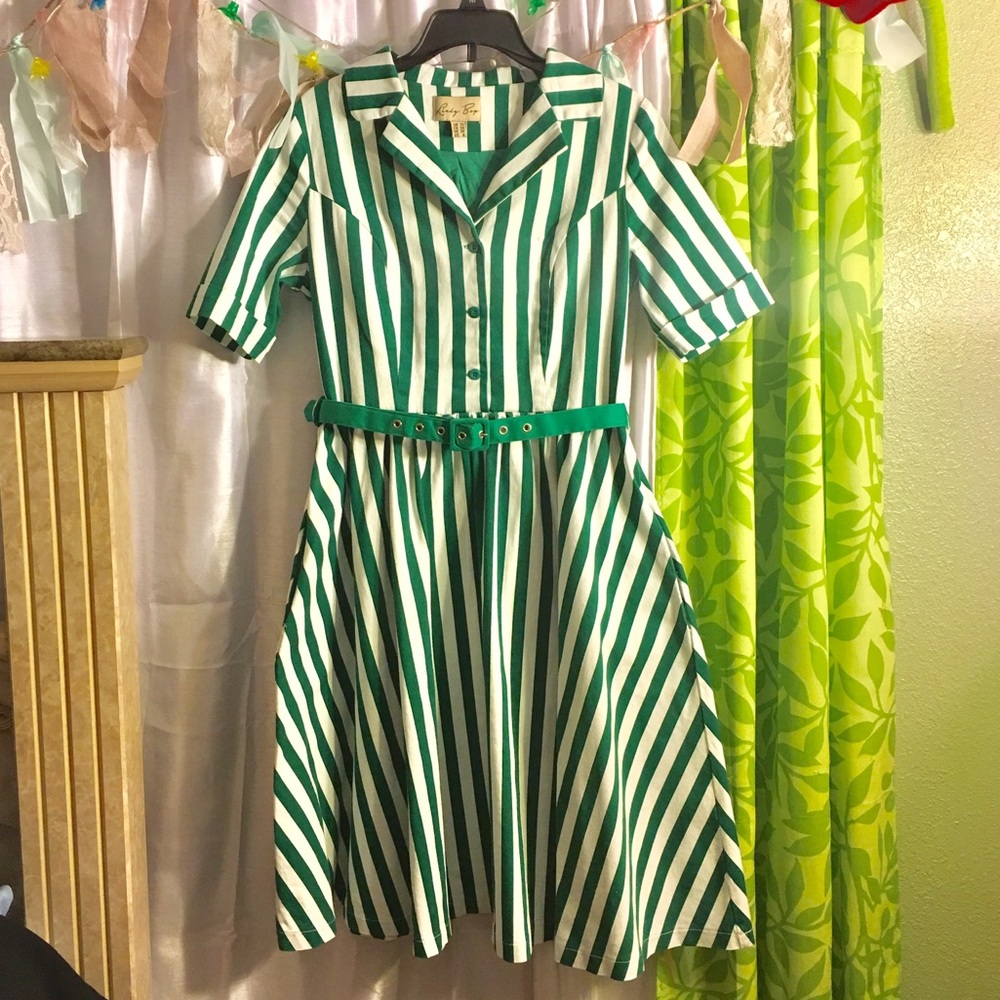Green and White Lindy Bop Dress 💚